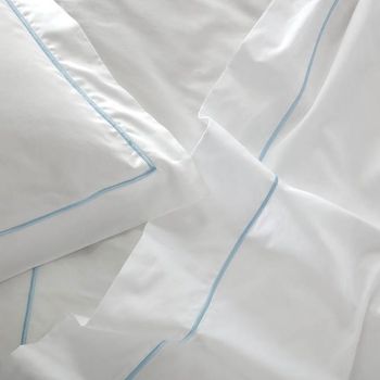 Close-up image of the fitted sheet from our organic cotton bedding collection