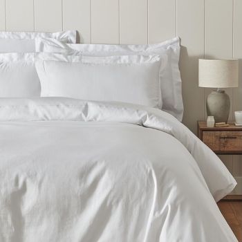 Image highlighting the Fairtrade certification emblem, representing ethically sourced bedding